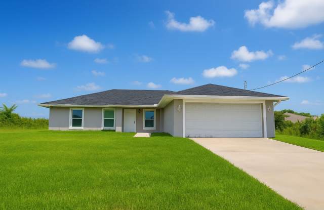 MUST SEE-CUSTOM BUILT-LARGE NEWER CONSTRUTION-3/2/2