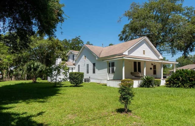 1619 N 8TH AVE - 1619 North 8th Avenue, Pensacola, FL 32503