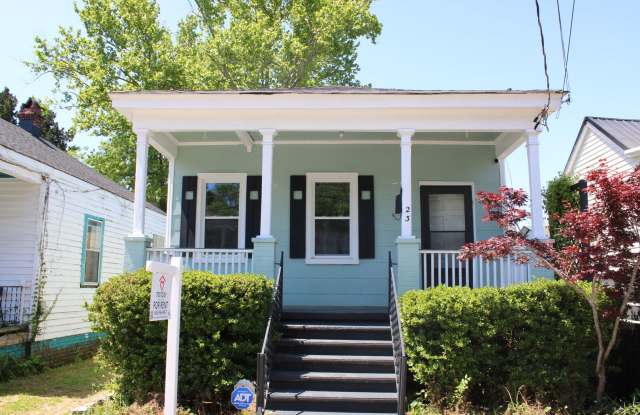 Charming Charleston Living ~ 2 bedroom / 2 bath w/flex space