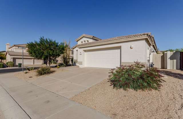 Charming Cave Creek Home for Lease – Pool, Landscaping  Pool Service Included