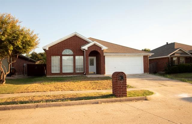 714 W Colony Drive - 714 West Colony Drive, Arlington, TX 76001