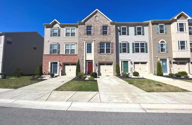 This amazing, immaculate 3bd 2/2bth garage townhome is ready to move in!
