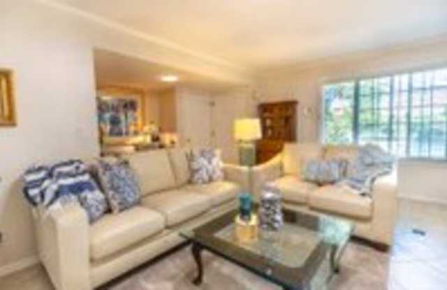 5908 Stockdale Highway - 1