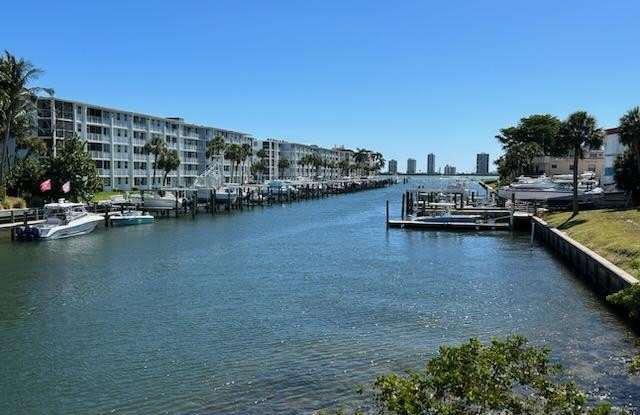 108 Paradise Harbour Boulevard