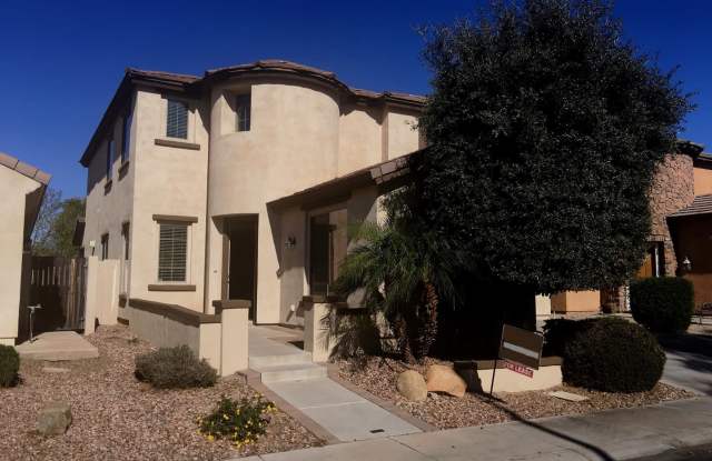 Chandler 5 Bed, 3 Bath + Bonus Room Office/Den