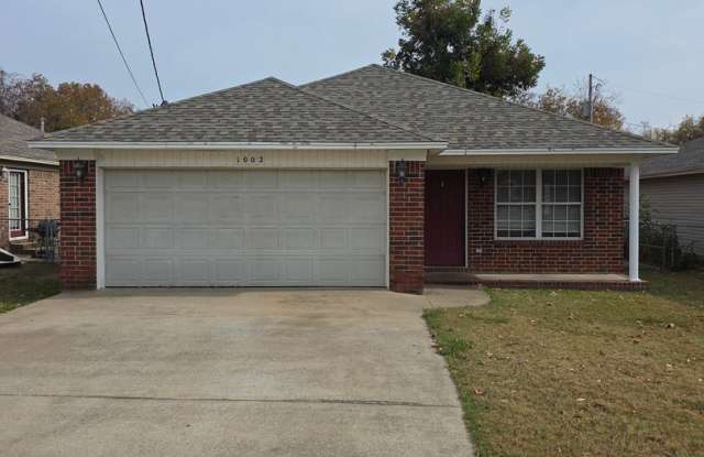 1002 N Greenwich Ave