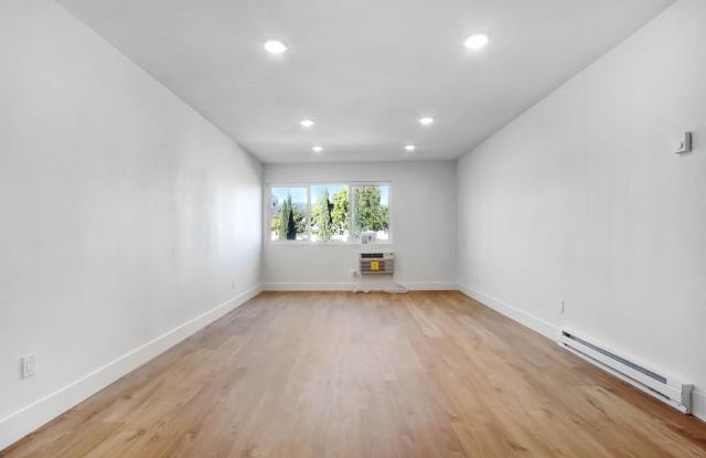 Photo of 930 N.Martel Ave.