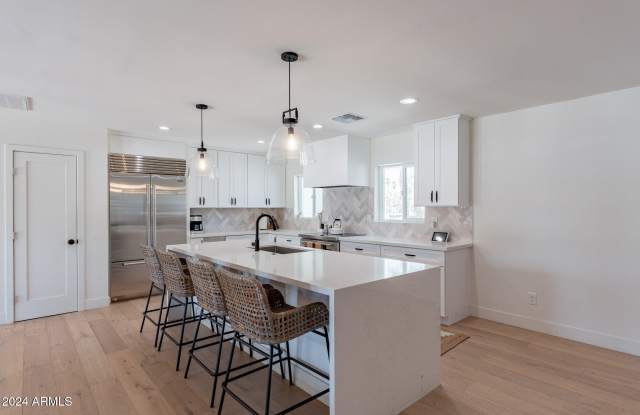 6001 E LARKSPUR Drive