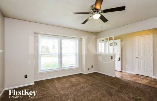 415 Northeast Carriage Street