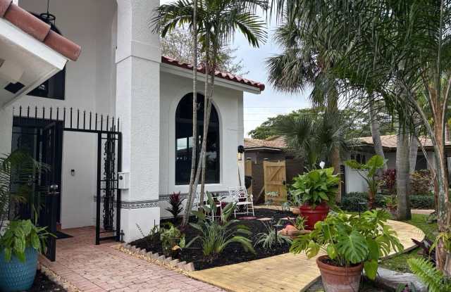 307 N Highland Drive