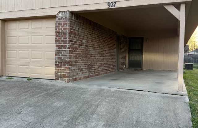 Affordable & Charming 2/1 Move in NOW!!!