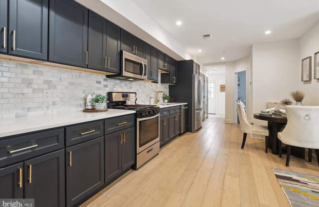 200 HAMILTON Street NW unit: 2