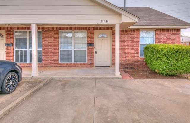 828 Russell Circle