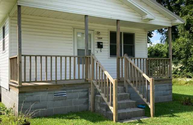 Photo of 1209 Main Street