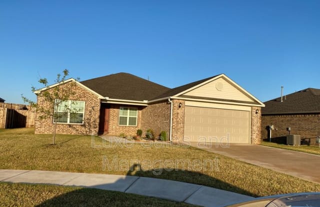 1011 N Trappers Court Way - 1011 North Trappers Court Way, Mustang, OK 73064