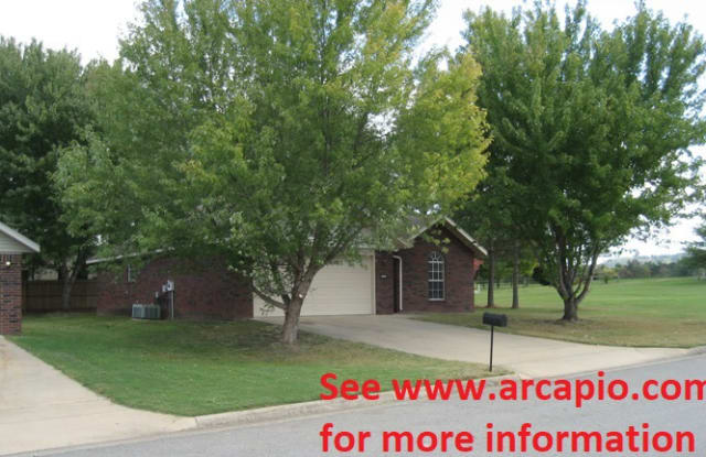 902 S Liberty Dr - 902 South Liberty Drive, Fayetteville, AR 72701