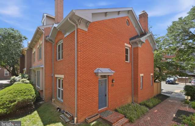 541 COLECROFT Court