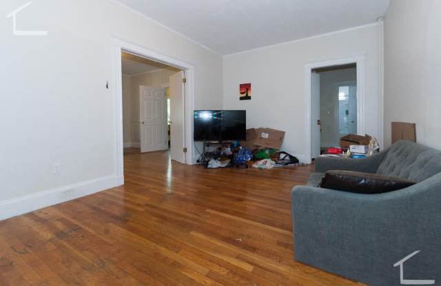 Photo of 38 Orchard Rd #2B Brookline MA 02445