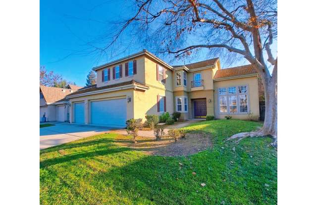 Photo of Spacious 5-Bedroom Fresno Home with Garage and Backyard!