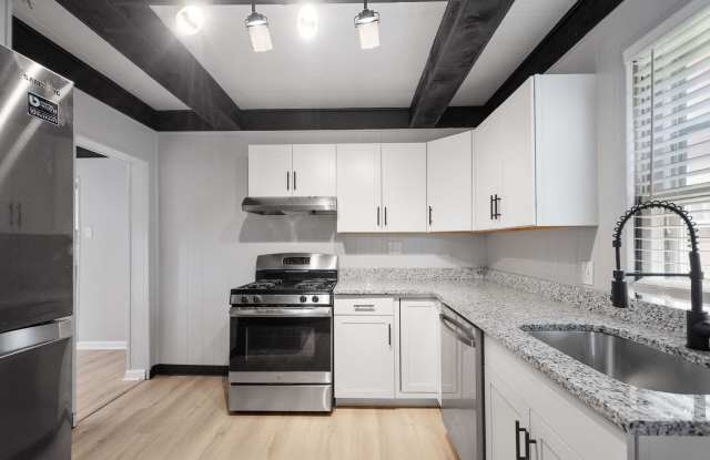 Photo of SCORE 50% OFF 1ST MONTH'S RENT IF SIGNED BY DEC 5! Stunning 5 bedroom home in Sheraden available Dec 15!