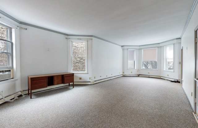 4519 N Artesian Avenue