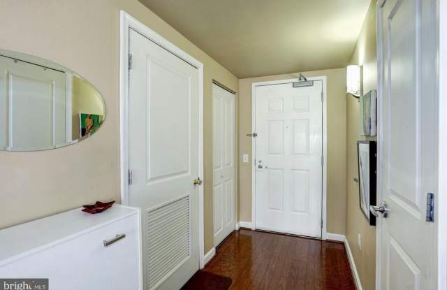 880 N POLLARD Street unit: 1002