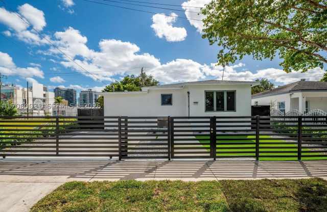 30 NW 41st St