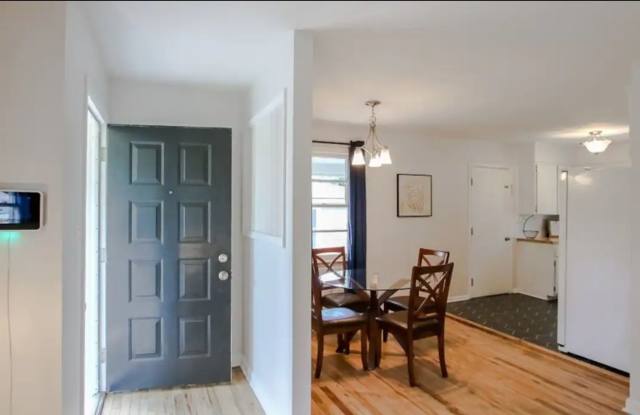 2 Bed 1 Bath Home close to Memorial Hospital!