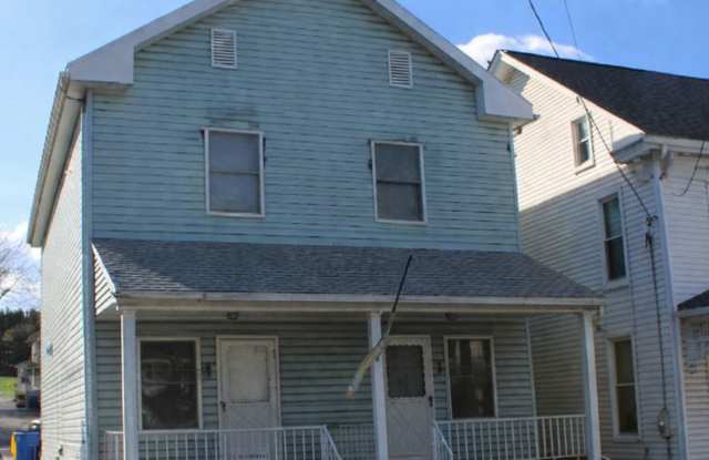 Recently Renovated 2 Bedroom Duplex
