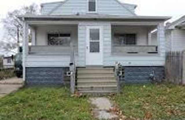 $700 3 MONTH SPECIAL!!! Welcome to this charming 2-bedroom, 1-bathroom house located in the desirable area of Ecorse, MI.