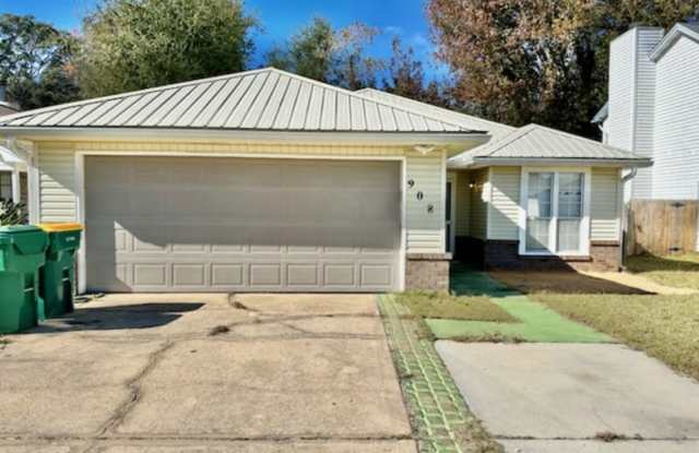 908 Lawton Court