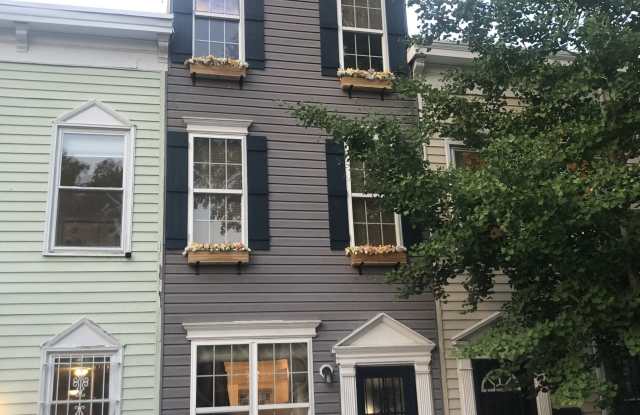 Photo of 1656 Kramer Street Northeast