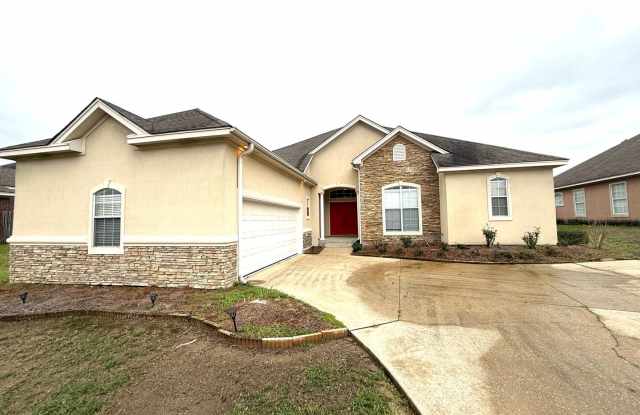 ** 4 Bed 3 Bath located in Deer Creek ** Call our self showing number to schedule a tour 334-366-9198
