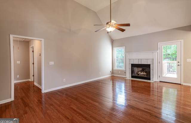 705 Oxford Crest Court NW