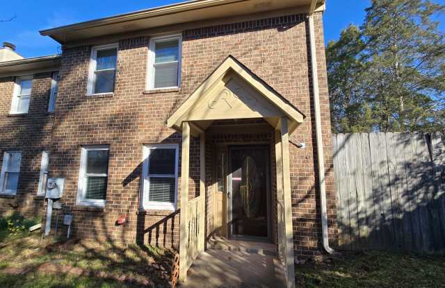 2 Bedroom 2-1/2 Bathroom Townhouse Style Condo