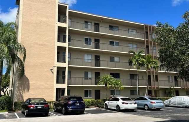 7840 NW 50 St
