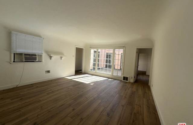 4956 S San Vicente Blvd