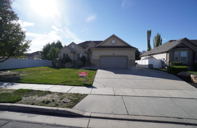 326 E 1900 S - 326 1900 South Street, Clearfield, UT 84015