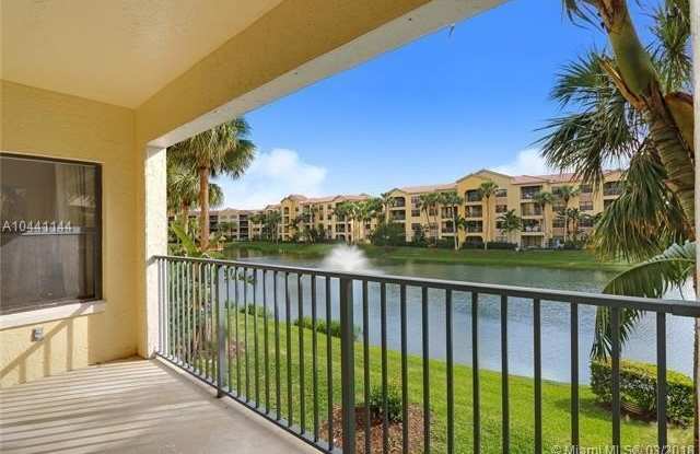 100 Uno Lago Drive