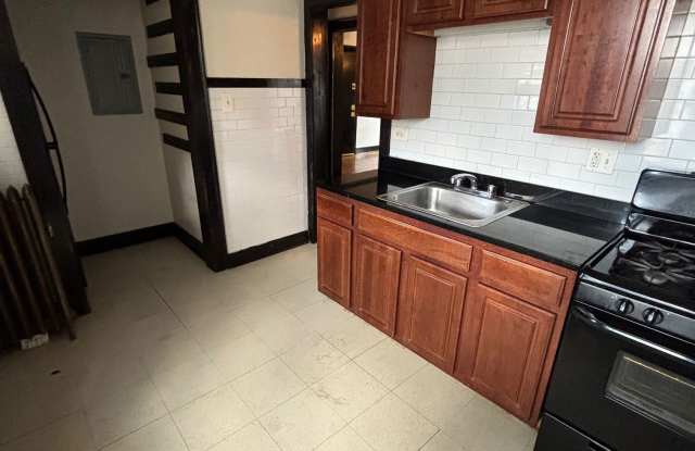 3114 North Karlov Avenue