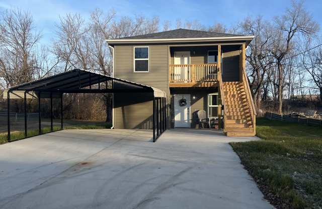 717 East Culton Street - B