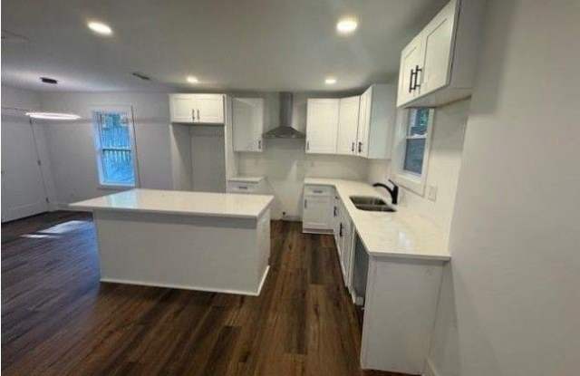 2069 W Woodberry Avenue