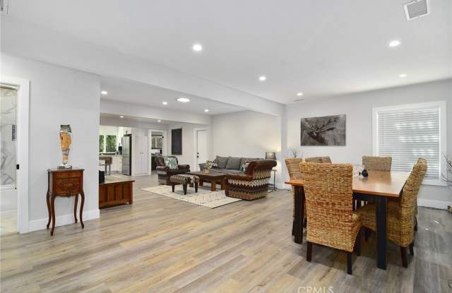 4972 Chimineas Avenue