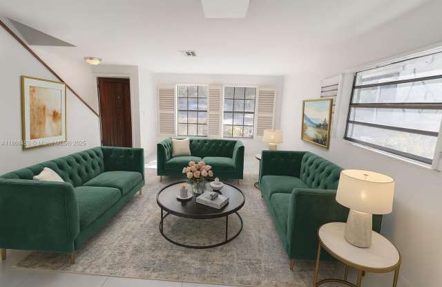 Photo of 2545 NE 182nd St