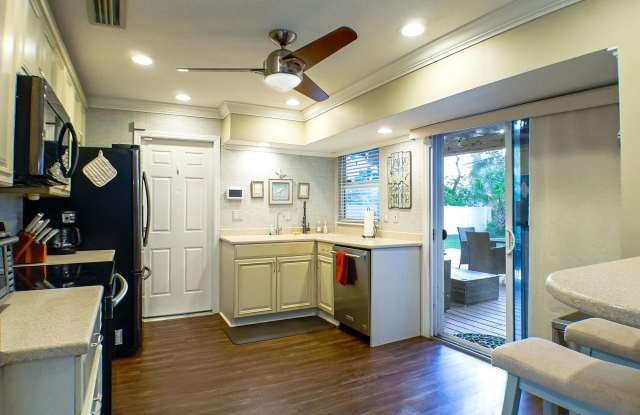 Beautifully updated 3-bedroom, 2-bathroom fence yard home in Fort Myers