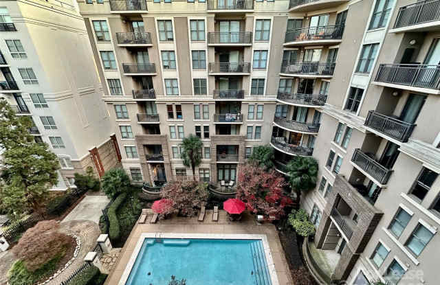 718 W Trade Street unit: 606