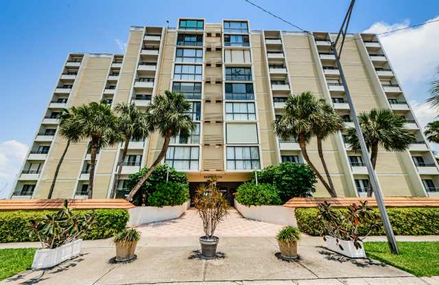 Photo of 800 S Gulfview Blvd Apt 505
