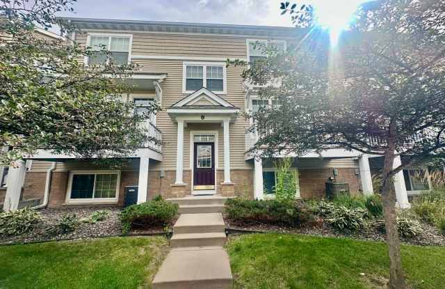 Photo of Gorgeous X-Large 4 Bedroom Townhome in Maplewood!