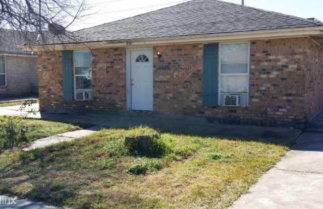 8504 Valor dr 8504 - 8504 Valor Drive, Chalmette, LA 70043