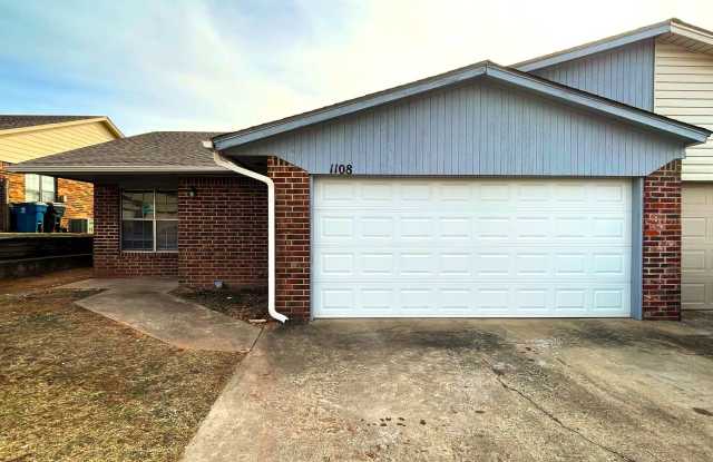 Charming and Spacious Duplex Available!